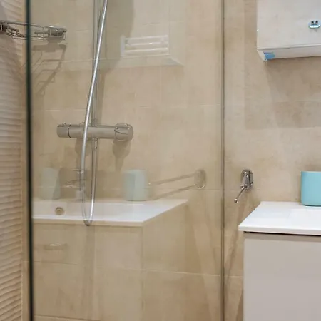 Tres Chic Double Sized Apartment